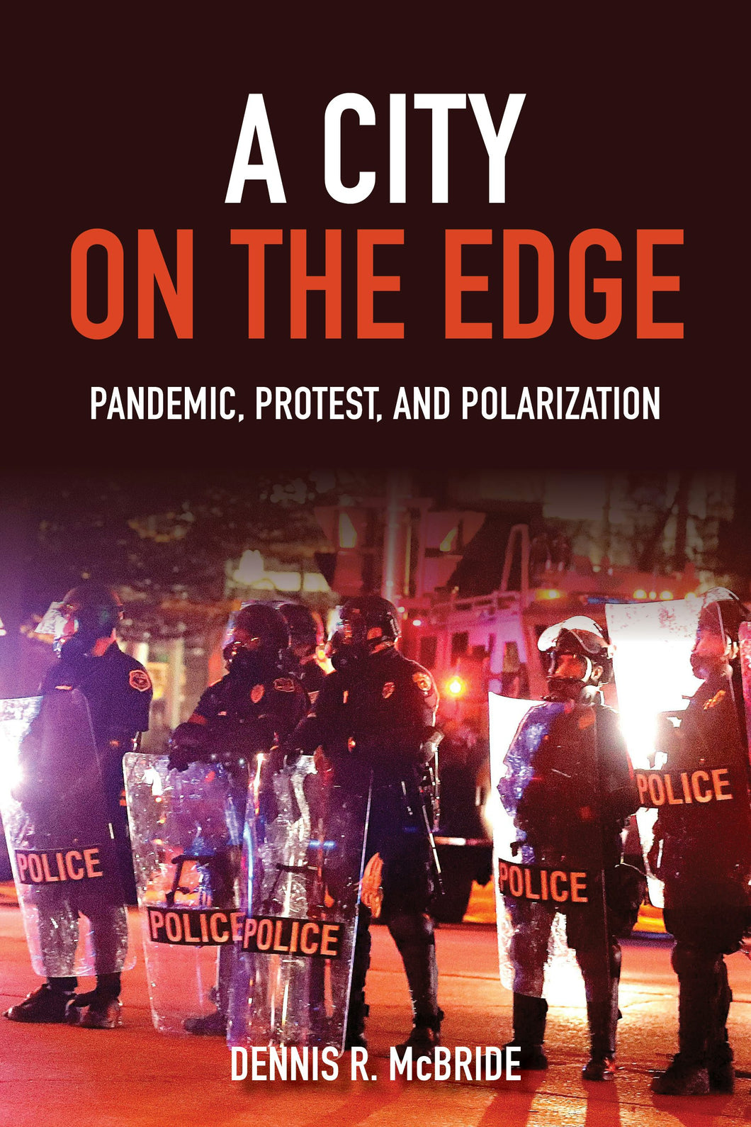 Cover image for A City on the Edge, isbn: 9780253074072